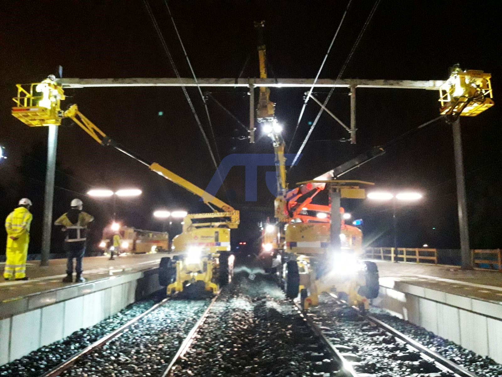 Самоходный подъемник на комбинированном ходу Platform Basket RR14/400 (Италия)