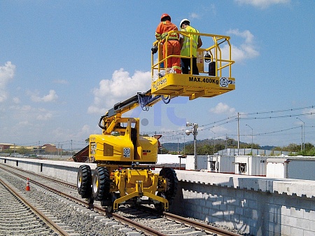 Самоходный подъемник на комбинированном ходу Platform Basket RR14/400 (Италия)